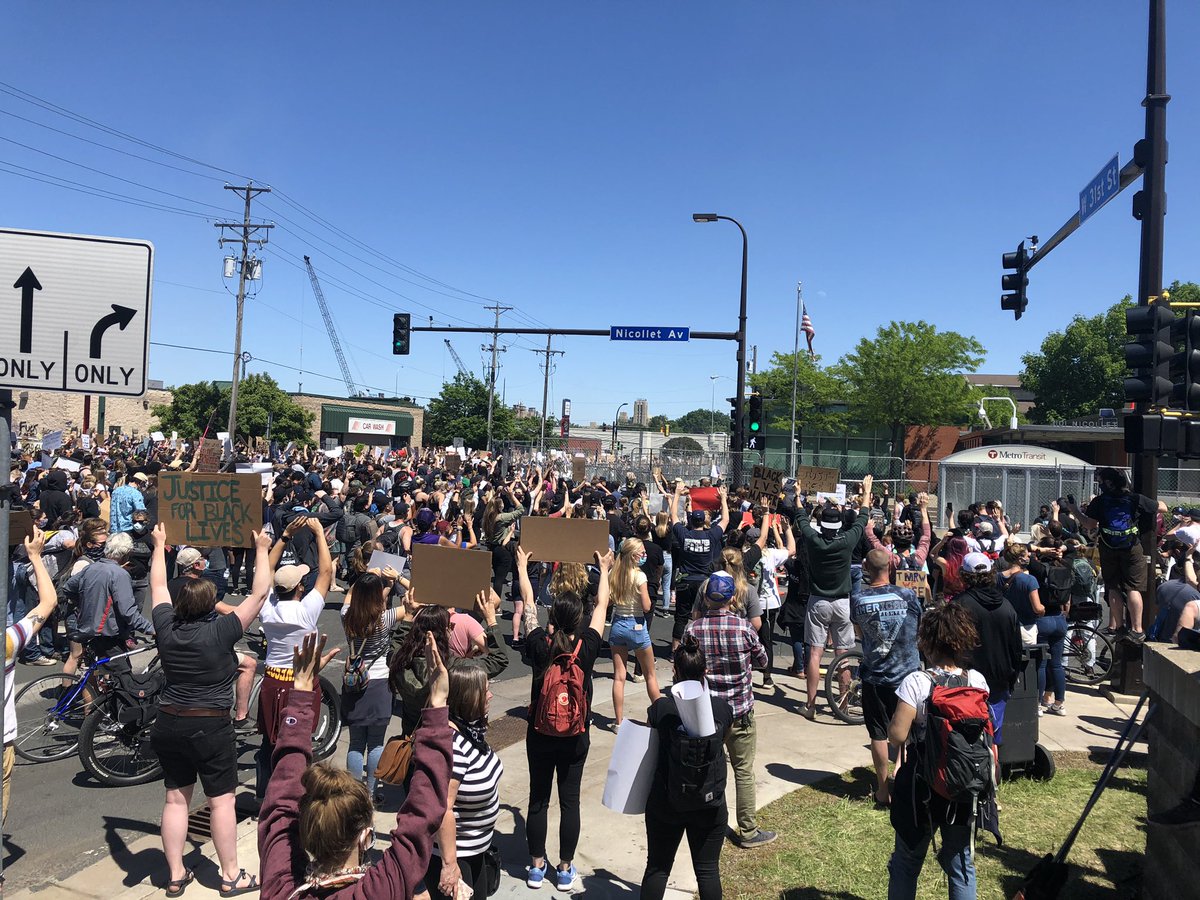 Right now, thousands of people are pouring into the streets around the 5th police precinct on Nicollet Ave in south Minneapolis. @KSTP