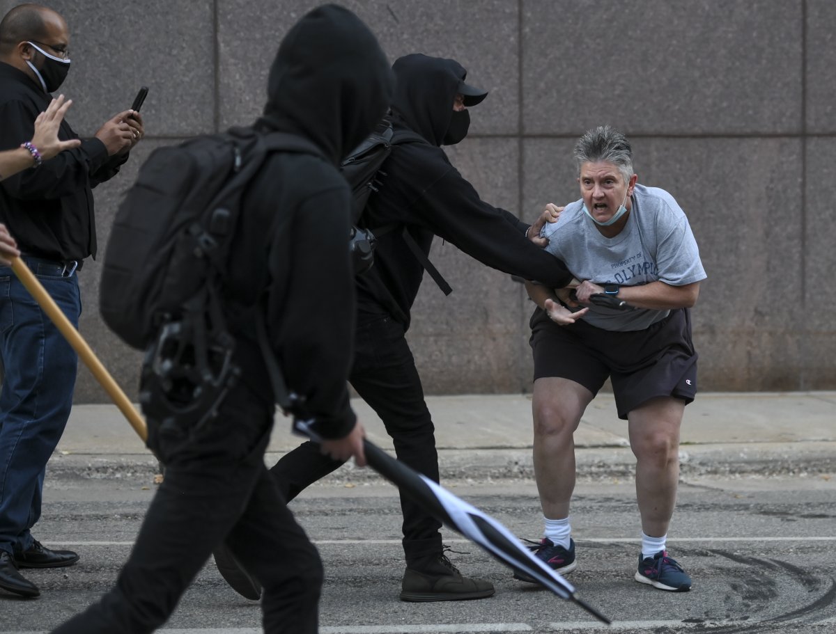 Protesters, police face off in downtown Minneapolis outside Hennepin County Jail - some confrontations but no arrests while I was there