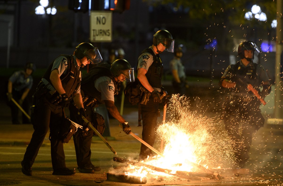 Protesters, police face off in downtown Minneapolis outside Hennepin County Jail - some confrontations but no arrests while I was there