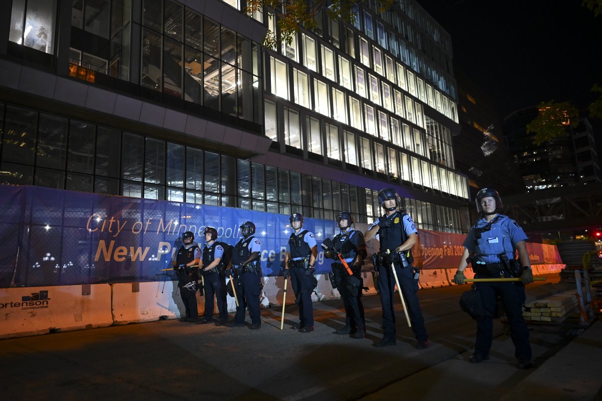 Protesters, police face off in downtown Minneapolis outside Hennepin County Jail - some confrontations but no arrests while I was there