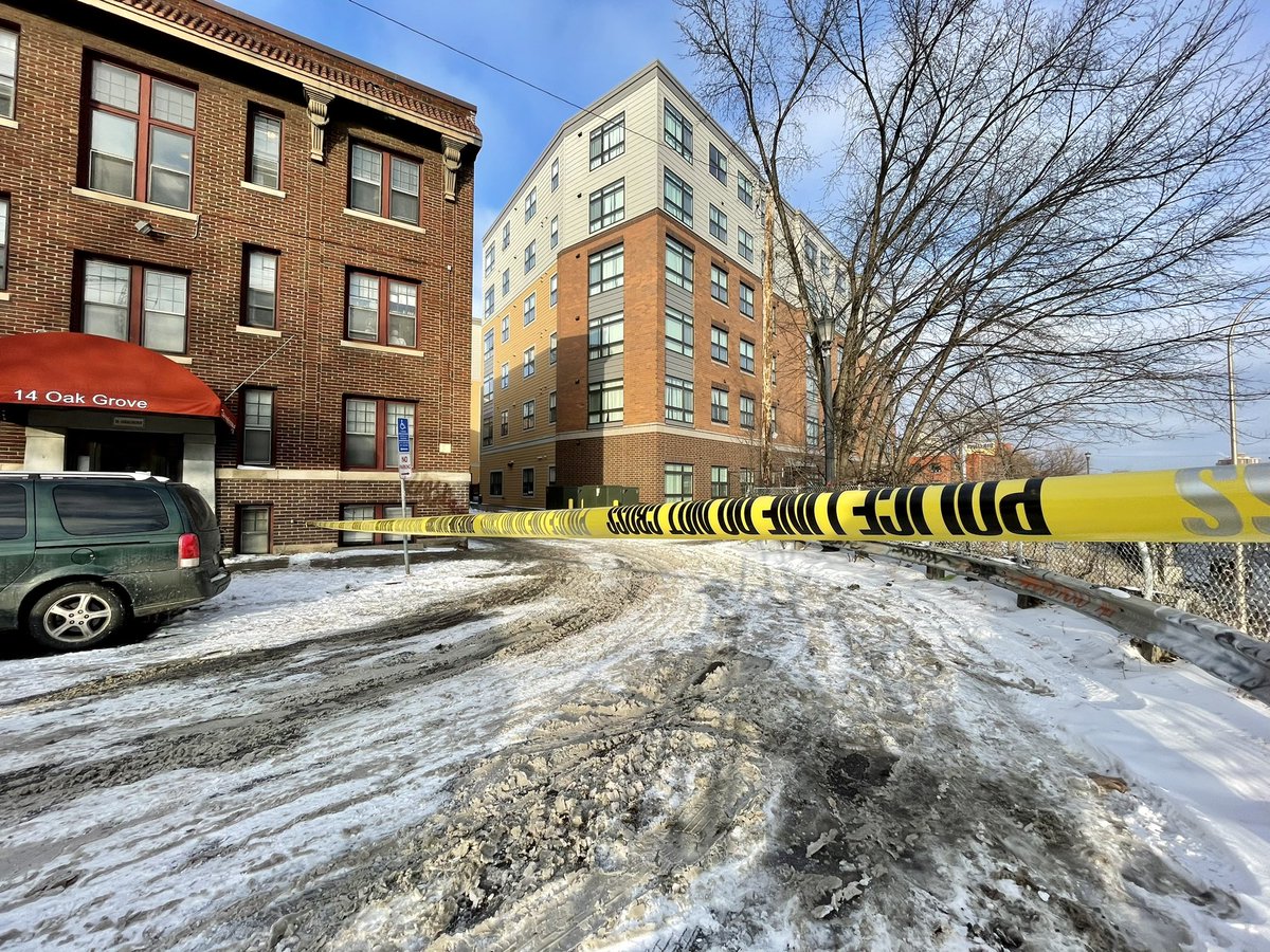 @MinneapolisPD investigating a shooting near LaSalle and I-94.  one person has been taken to a nearby hospital with non life threatening injuries.