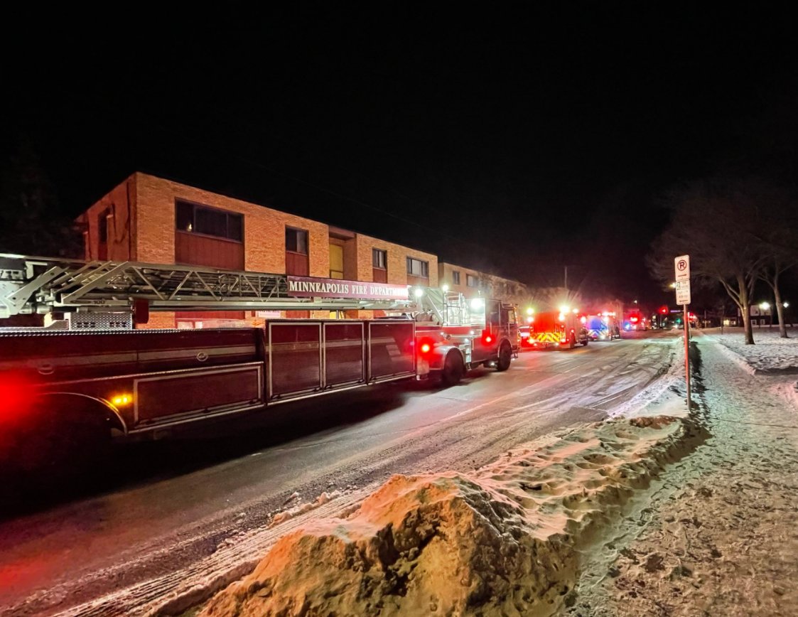 Fire at 14xx Como Ave SE. Several rigs responded including 2 ladder trucks. 00:30 -Reported to be food on the stove