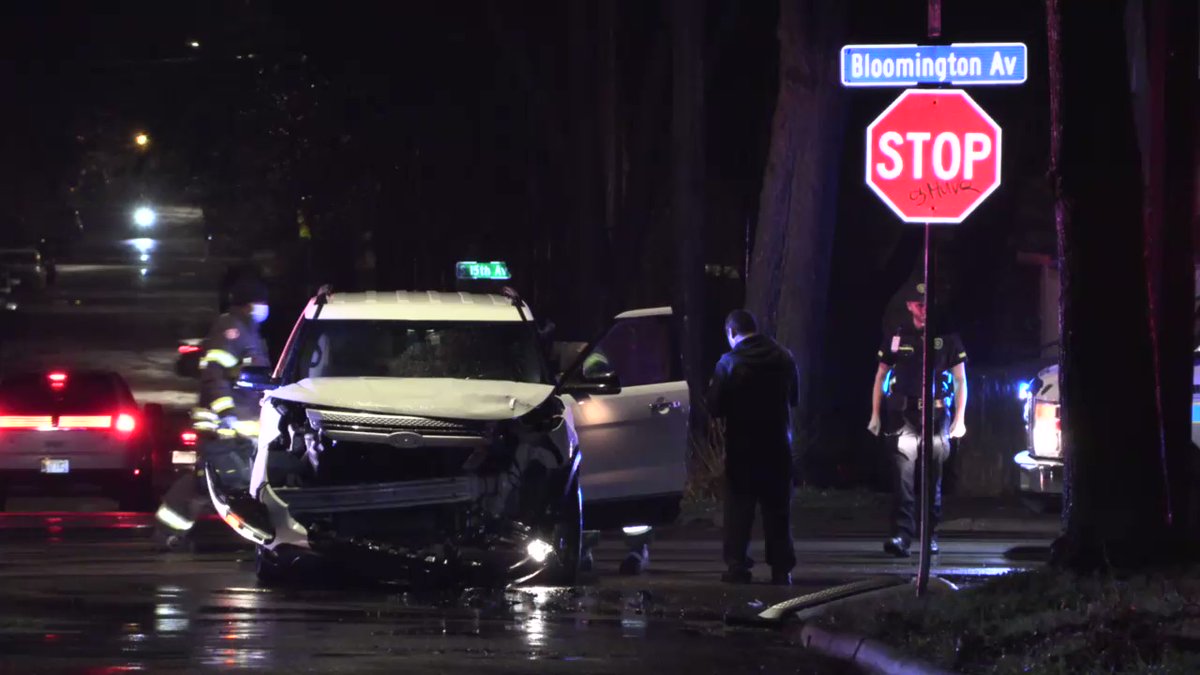 MINNEAPOLIS: E 27th St and Bloomington Ave    Injury crash, car vs. pole