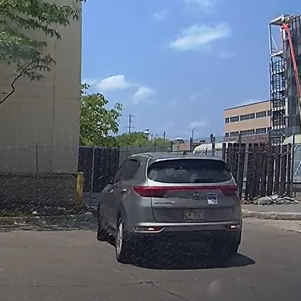 This is the SAME vehicle we posted in the attempted carjacking video that happened about 1:45 p.m. near 29th and Chicago Ave, where the victim pulled his own gun and scared them off