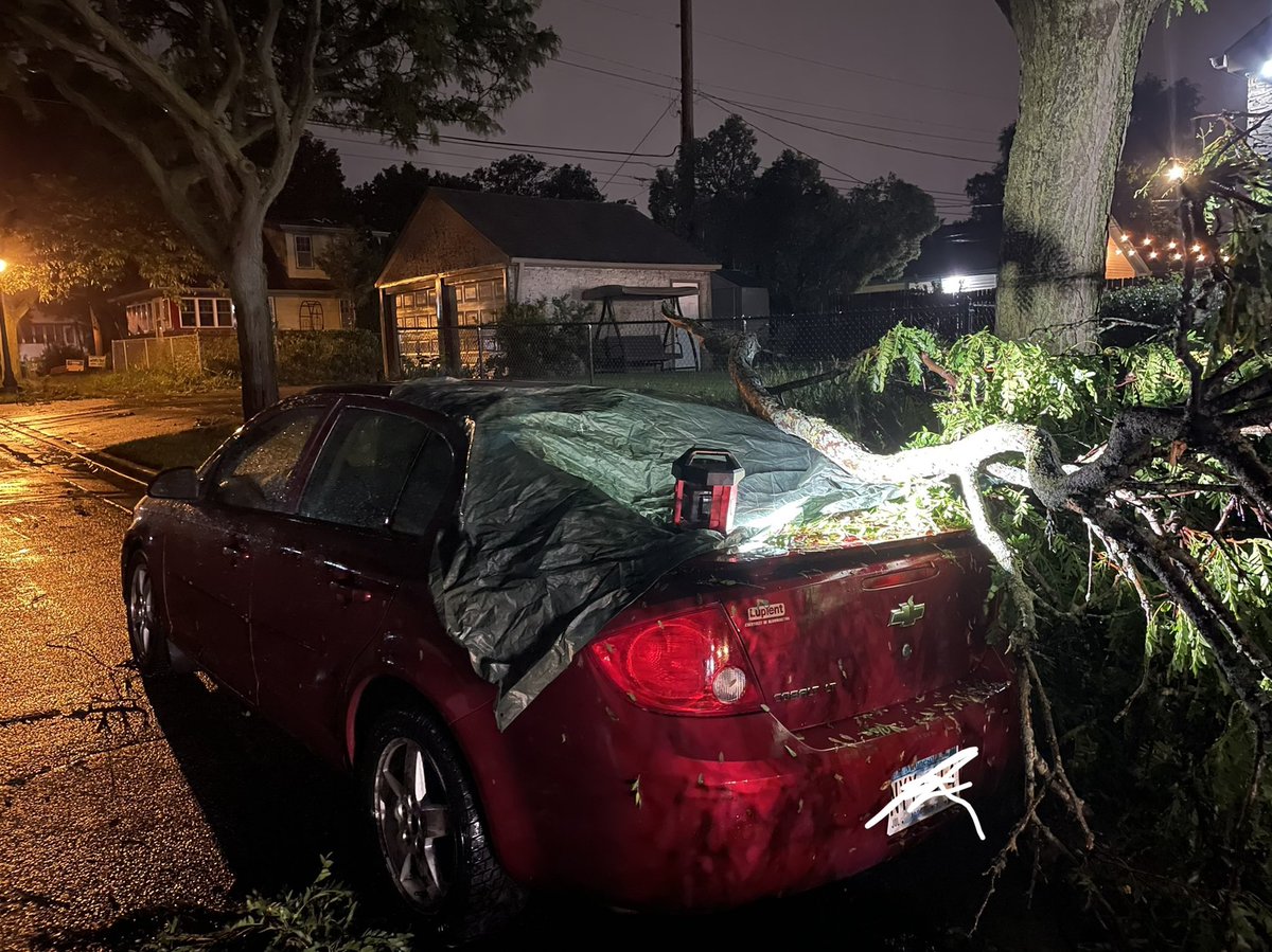 Many waking up to storm damage this morning. As of 5:55 am, @XcelEnergyMN map shows 378 outage orders affecting 8,586 customers across the metro