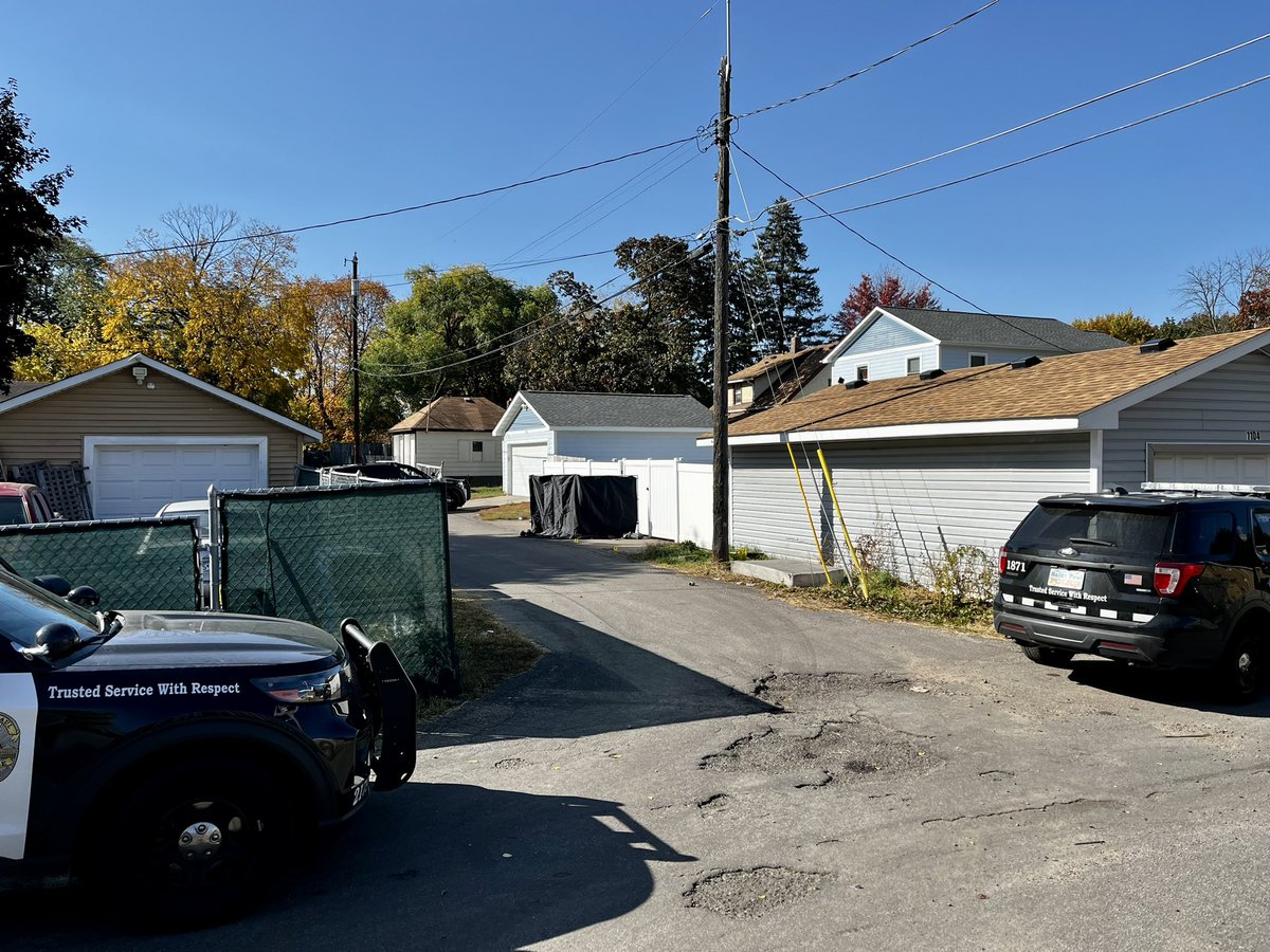 Police are currently investigating this alley between York & Sims. Neighbors tell they heard at least three shots coming from the area