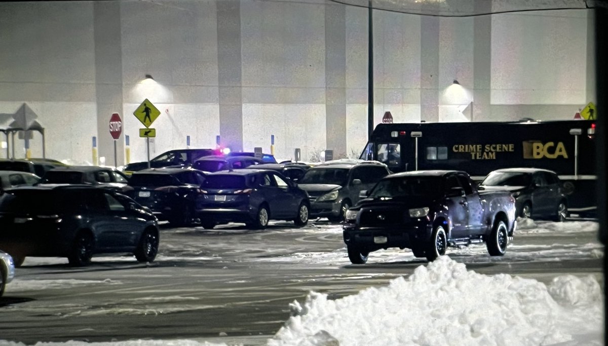 This the scene outside the Amazon Distribution Center in Lakeville, at this hour. @LakevillePD_MN are investigating a shooting in the parking lot that left one woman with life-threatening injuries. 