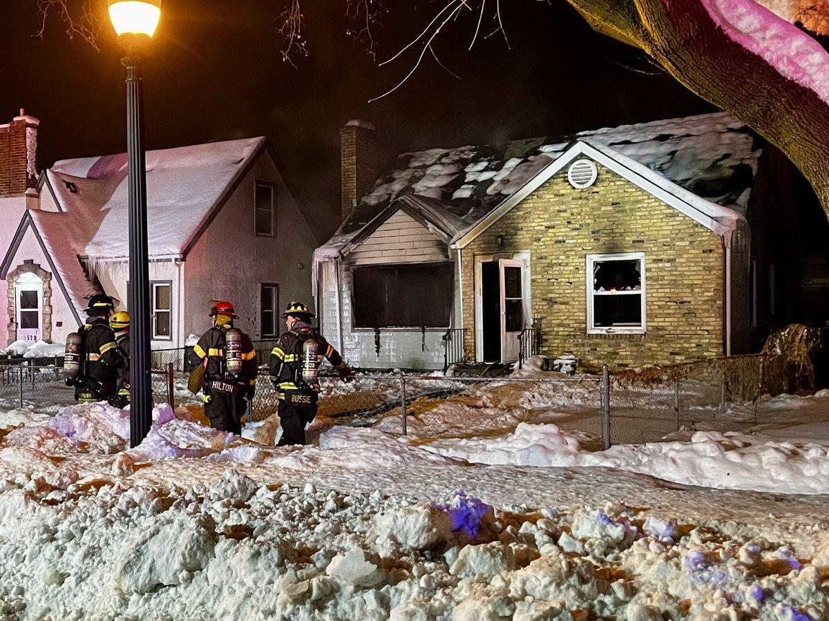 @MinneapolisFire investigating after a fire burned through this home near Portland & 46th. MFD says no injuries with this incident. The cause was not immediately available. 