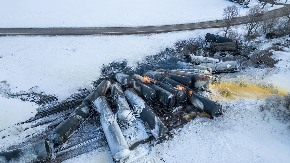 The Kandiyohi County Sheriff's Office said that its dispatch center got a 911 call about 1 a.m. reporting a Burlington Northern Santa Fe freight train had derailed on the western edge of Raymond