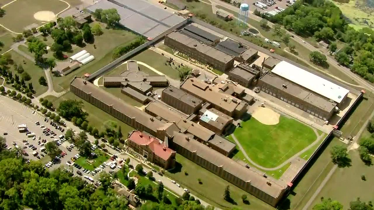 Aerial video shows first responders staged outside Stillwater prison as an emergency lockdown has been put in place: