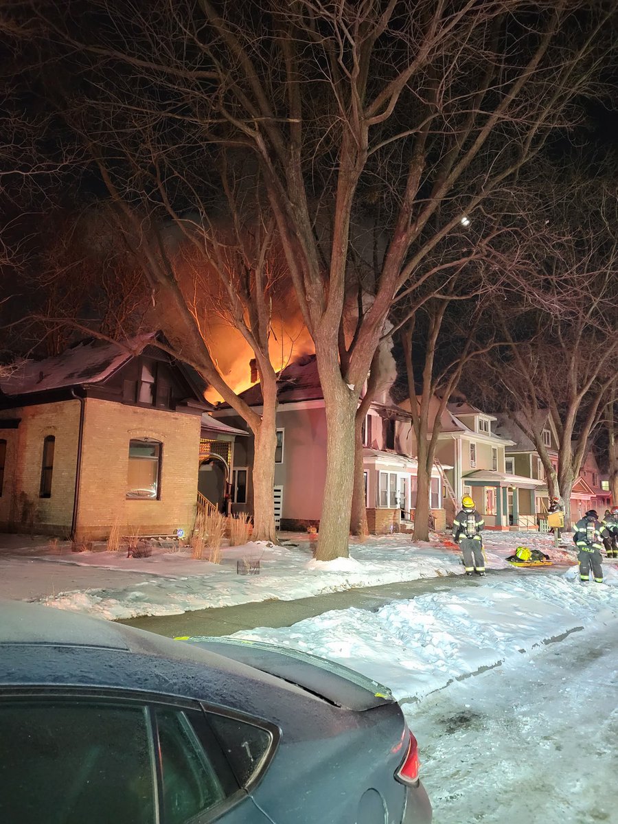 Minneapolis, Minnesota   *4th alarm*   2722 N 4th street heavy fire from 2.5sty dwelling - crews remain on scene