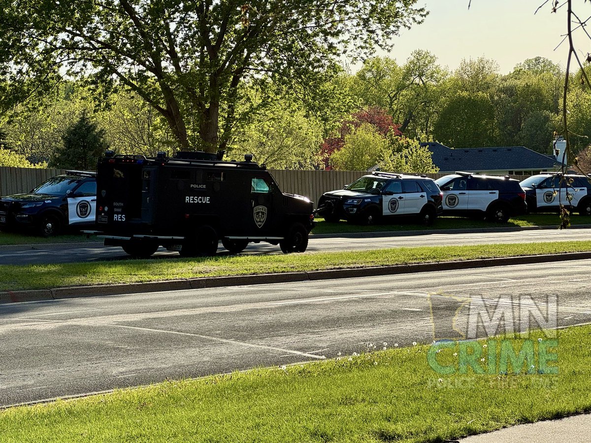 Burnsville PD says the male suspect was found deceased from an apparent self-inflicted gunshot wound and the scene on the 200 block of Carriage Lane is now secure.