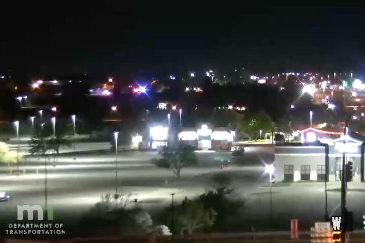 BURNSVILLE: 1xx Chancellor Manor – Officers are investigating a shooting where a victim was found with a gunshot wound to the chest and no pulse. Medics have been cleared into the scene.The suspect is described as a Black male wearing all black clothing and a camouflage face