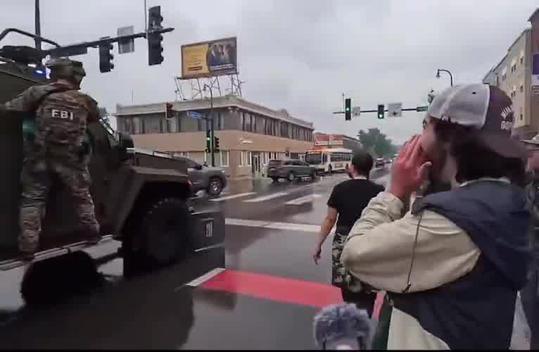 Minneapolis / Minnesota: FBI agents and anti ICE protestors are clashing again