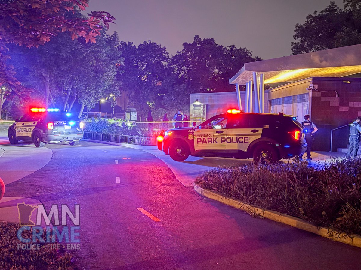 MINNEAPOLIS: Stone Arch Bridge – Officers are on scene of a confirmed shooting on the Stone Arch Bridge near the midspan point. A victim has been located, but the extent of injuries is not yet clear. The suspect, possibly an Asian male, was last seen heading toward the northeast